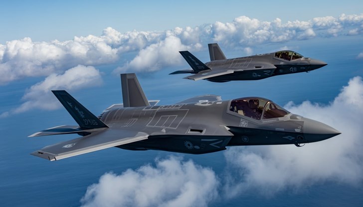 Пилотите пристигнаха след серия нарушения на въздушното пространство през септември Пилотите пристигнаха след серия нарушения на въздушното пространство през септември