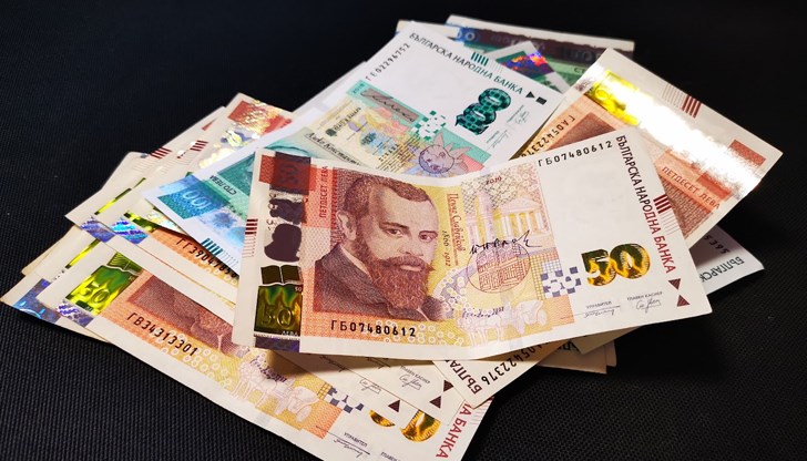 Властта пълни хазната на гърба на средната класа