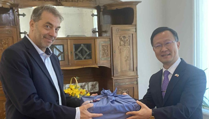 Донг-бе Ким се срещна с проф. Николай Ненов за обсъждане на подготовката за 48-та сесия на ЮНЕСКО