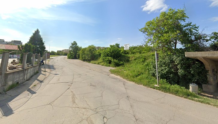 Парцелите са с начални цени от 35 000 и 60 000 лева