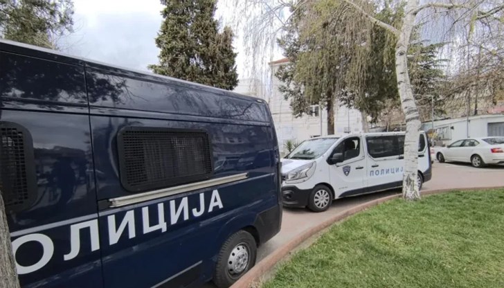 Разследват трима души за участие в престъпен канал