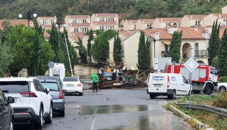 Решението влиза в сила от 15:00 часа, селището остава под денонощна охрана на МВР