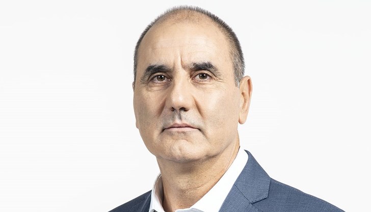 Бившият вътрешен министър разкритикува управляващите за същите практики, които демонстрира в собствената си публикация