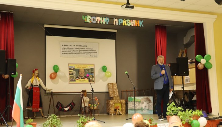 Народни танци и песни огласиха русенското село в чест на големия благодетел