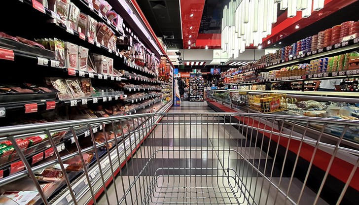 Средно намаление от 8 процента за основни хранителни стоки и продукти от първа необходимост до края на годината