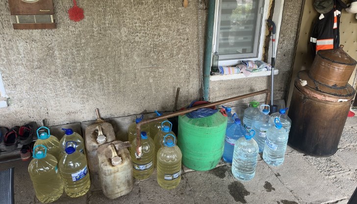 Митническите служители открили и съоръжение за изваряване в частен имот Митническите служители открили и съоръжение за изваряване в частен имот