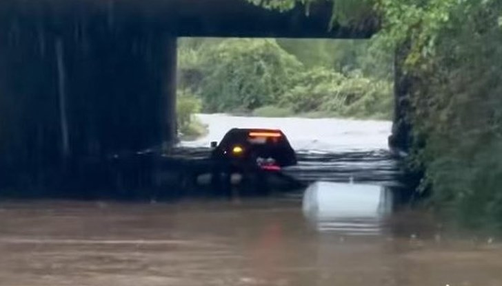 Булевардите в Русе са блокирани от силния дъжд