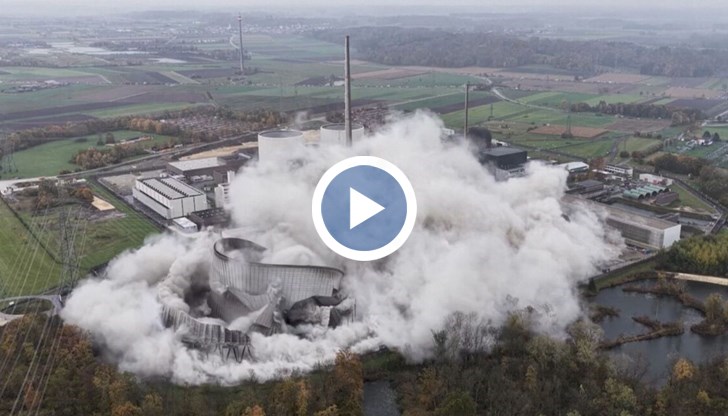 Хиляди наблюдаваха събарянето на централата в Гундерминген