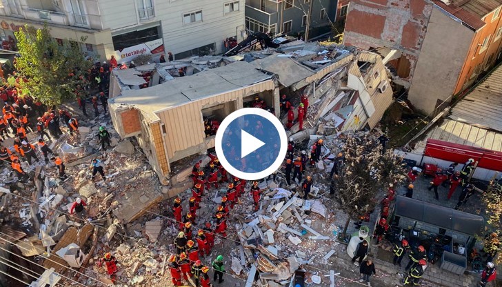 Сестра им е спасена, спасители издирват родителите им под руините