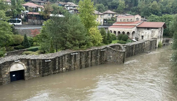 Средновековната църква във Велико Търново е затворена за посетители до изтичане на водата Средновековната църква във Велико Търново е затворена за посетители до изтичане на водата