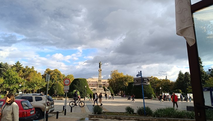 Пориви до 90 км/ч ще обхванат Русе и региона