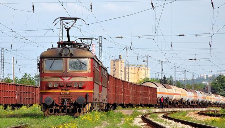 Служителят на БДЖ почина на път за болницата Служителят на БДЖ почина на път за болницата
