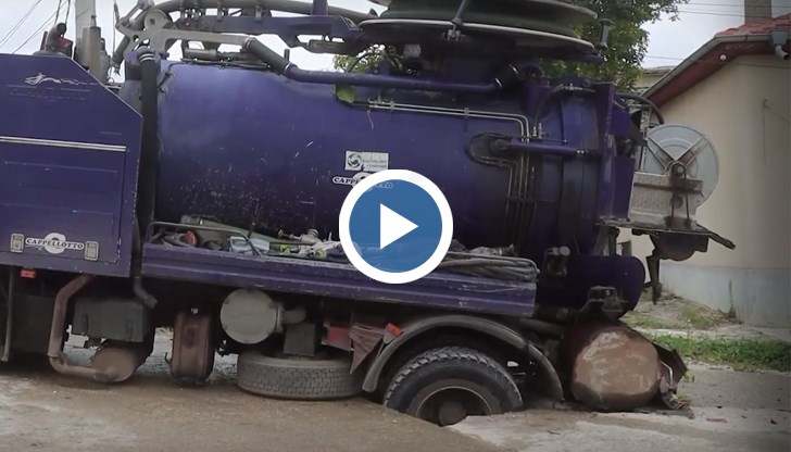 Жители алармират, че улицата не е ремонтирана от над 40 години