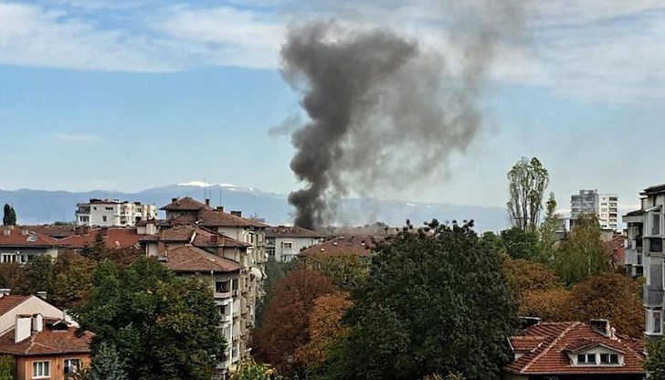 Пламъците са в близост до Медицинска академия