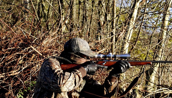 Изваден е от ловци и транспортиран с въздушна линейка до столична болница Изваден е от ловци и транспортиран с въздушна линейка до столична болница