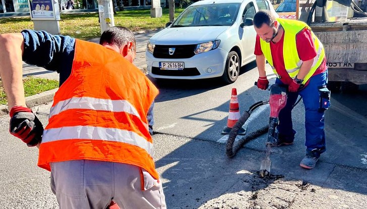 Асфалтират паркинги и тротоари в зоната между "Борисова", "Видин" и "Мария Луиза"
