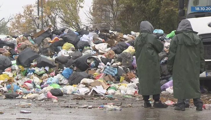 Столична община съобщи, че 80 процента от "Люлин" и "Красно село" се почистват по график, но кофите на места все още преливат