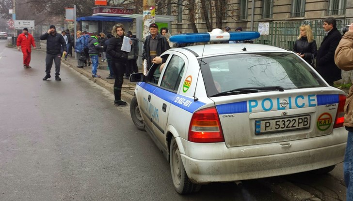 71-годишната жена е с леки натъртвания, прегледана е в болница