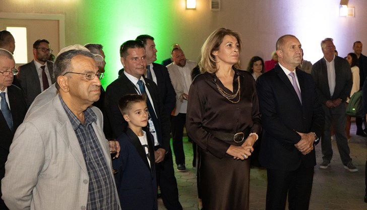 Президентът се срещна с българската общност в Рияд и призова за повече прозрачност в управлението