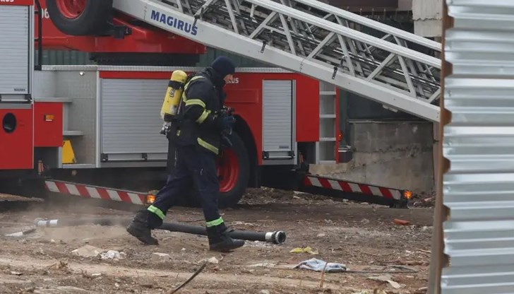 Огънят е тръгнал от тераса на апартамент в столичния квартал "Света Троица"