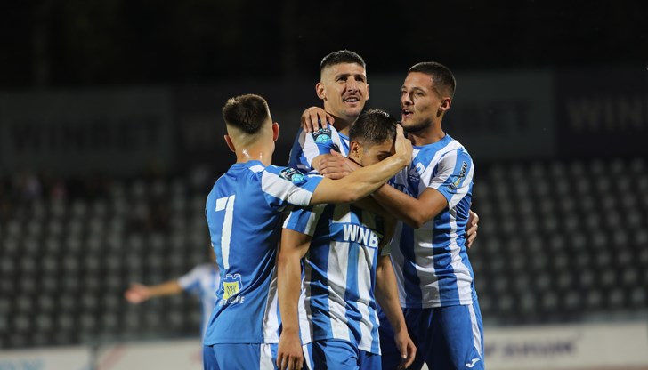 Русенци доминираха и отбелязаха в 7-ата и 57-ата минута на Градския стадион Русенци доминираха и отбелязаха в 7-ата и 57-ата минута на Градския стадион