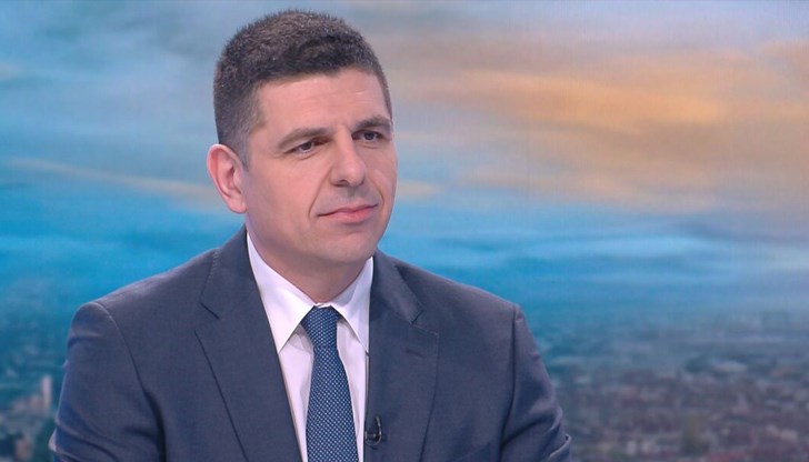 Депутатът ги обвини, че държат "правата линия на голямото Д и мачката от Банкя"