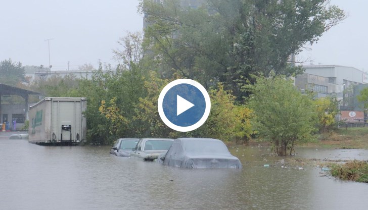 Властите следят нивата на реките след потопа