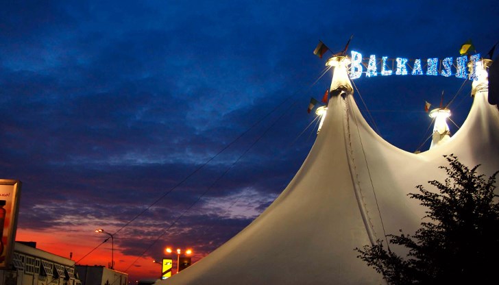 Представлението ще се състои в събота, 4 октомври, вместо на 3 октомври, билетите могат да се презаверят безплатно Представлението ще се състои в събота, 4 октомври, вместо на 3 октомври, билетите могат да се презаверят безплатно