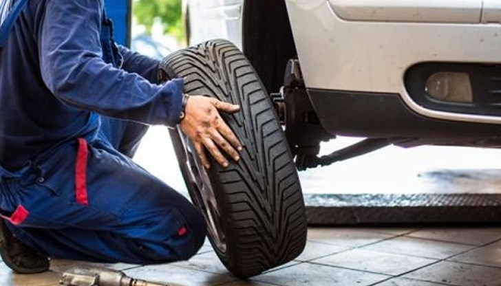 Зимните гуми стават задължителни, но кога е време да ги сложим Зимните гуми стават задължителни, но кога е време да ги сложим