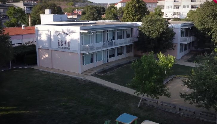 Общината в Поморие защити персонала на ДГ "Радост" след обвинения срещу учителка за насилие над 4-годишно дете Общината в Поморие защити персонала на ДГ "Радост" след обвинения срещу учителка за насилие над 4-годишно дете