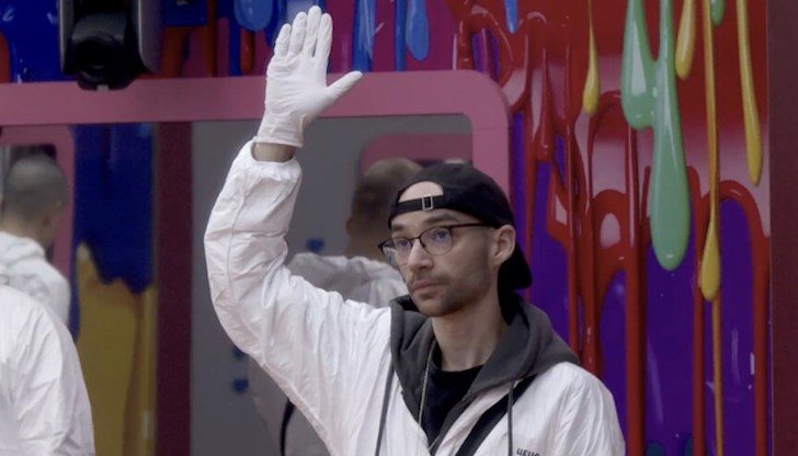 След бурни дискусии дизайнерът заяви желание да напусне