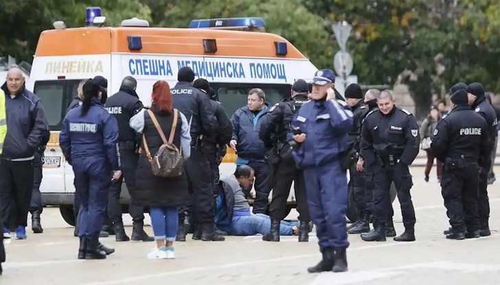 Полицията успя да го спре навреме на площад "Княз Александър I"