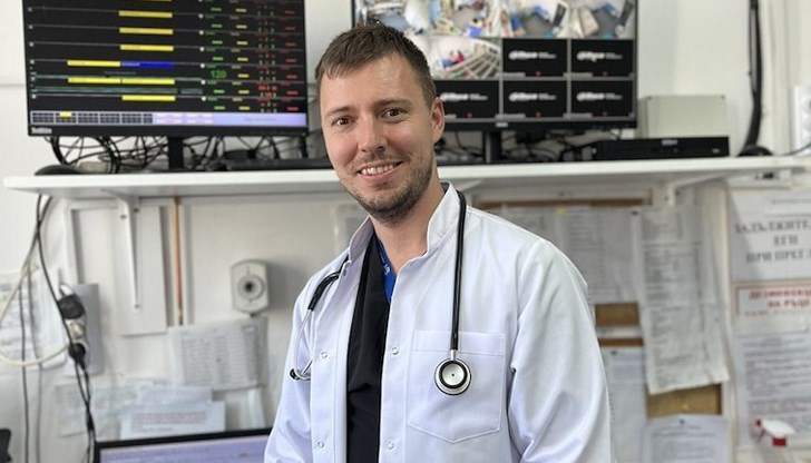 Младият медик спаси двама души по време на почивката си на морето