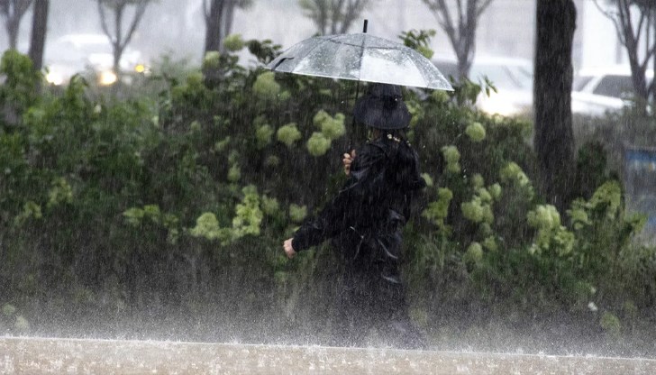 Температурите ще останат около 15 градуса, валежи през повечето дни