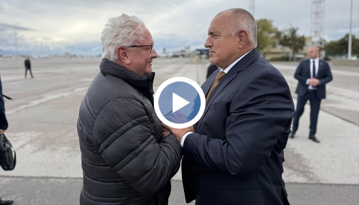 Лидерът на ГЕРБ приветства инвеститорите още на летището