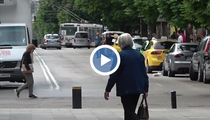 Новата социална услуга осигурява 24-часова връзка със здравни специалисти