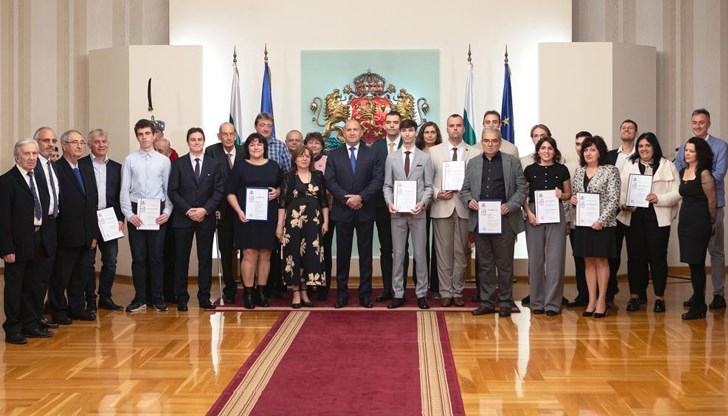 Президентът подчерта ролята на българските учени и преподаватели за високотехнологичното развитие на страната