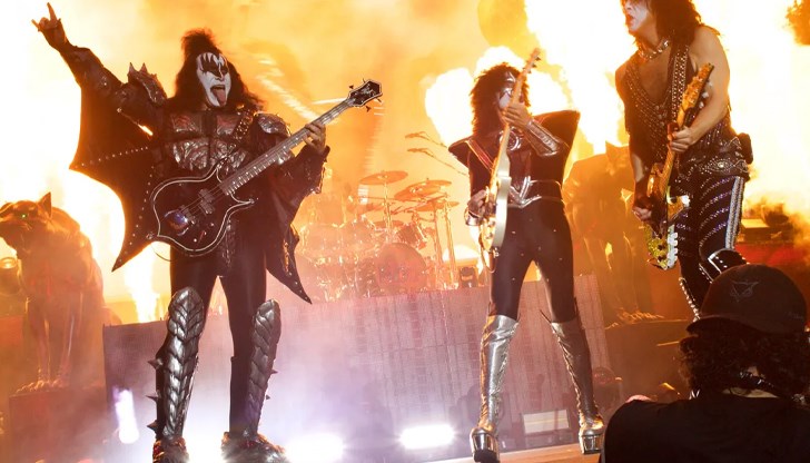Китаристът формира световния феномен KISS през 1973 Китаристът формира световния феномен KISS през 1973