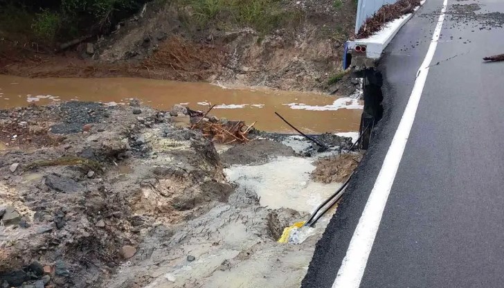 Хората се оплакват от недостатъчна помощ, властите обещават корекция на речното корито