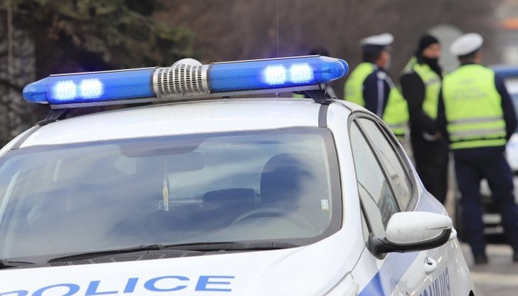 Екипи на "Пътна полиция" са на мястото на произшествието