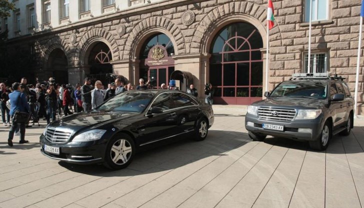 ГЕРБ и ДПС отрязаха достъпа на президентството до автомобилите на НСО