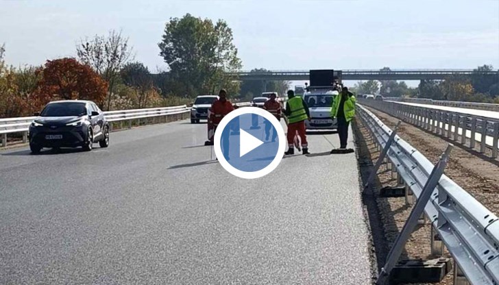 Ограничават движението в активната и аварийната лента при 63-ти километър