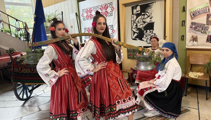 В събитието се включиха самодейни състави от целия регион