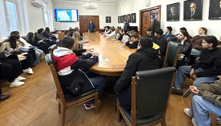 Групата беше посрещната от заместник-ректора доц. Галина Иванова