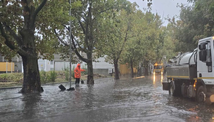 Над 40 литра на квадратен метър вода е паднала от сутринта, спортните имоти са затворени заради безопасност