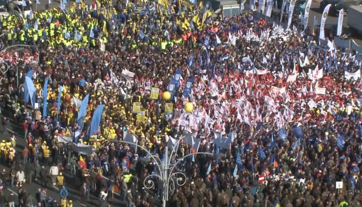 Протестиращите настояват за премахване на строгите фискални мерки