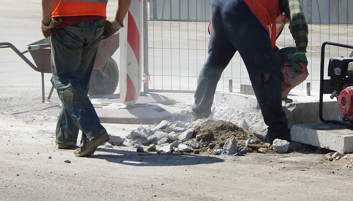 АПИ предупреждава за ремонтни работи и ограничено преминаване в две зони АПИ предупреждава за ремонтни работи и ограничено преминаване в две зони