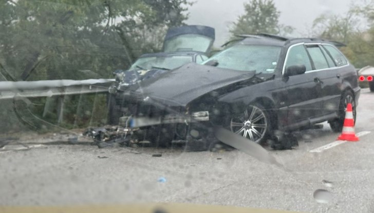 Един човек е пострадал при инцидента, движението е пренасочено в една лента