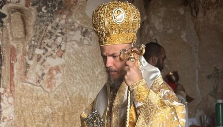 Богослужението в обителта "Свети Архангел Михаил" събра български и румънски духовници