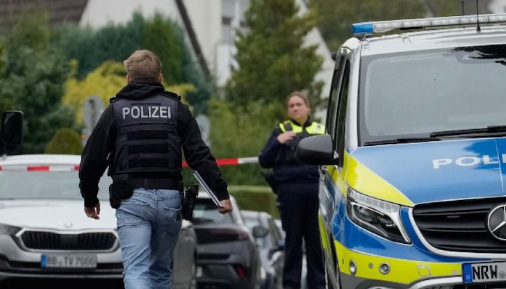 Нападателят избяга от мястото на престъплението и все още се издирва Нападателят избяга от мястото на престъплението и все още се издирва